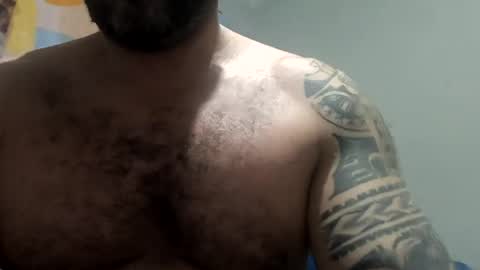 Snapshot of oscar670473 chatting on July 2, 1:05 am oscar670473 online show from July 2, 1:05 am