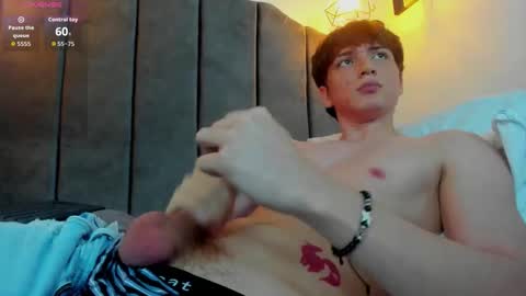 Snapshot of oscar_fox_ chatting on September 16, 3:51 am Oscar online show from September 16, 3:51 am