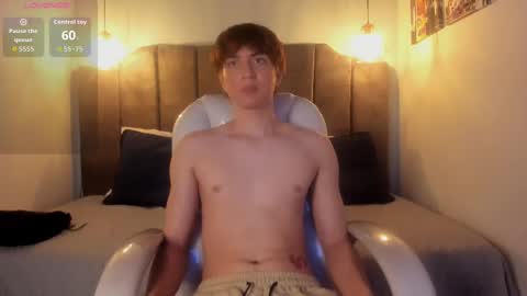 Snapshot of oscar_fox_ chatting on October 1, 3:56 am Oscar online show from October 1, 3:56 am