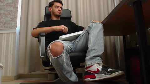 OscarGriffin online show from September 19, 4:25 am