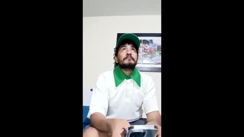 Snapshot of oscarq_1 chatting on February 18, 1:12 am oscarq_1 online show from February 18, 1:12 am