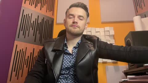Snapshot of oscarsavage chatting on February 5, 7:20 pm Oscar Steel Savage online show from February 5, 7:20 pm
