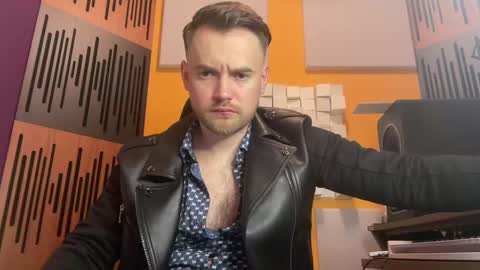 Snapshot of oscarsavage chatting on February 6, 1:27 am Oscar Steel Savage online show from February 6, 1:27 am