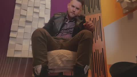 Snapshot of oscarsavage chatting on March 8, 8:35 pm Oscar Steel Savage online show from March 8, 8:35 pm