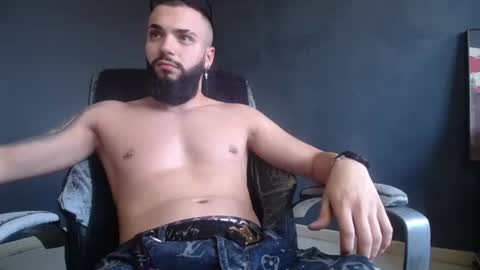 Snapshot of oscarwills chatting on June 27, 12:22 pm OscarWills online show from June 27, 12:22 pm