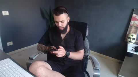Snapshot of oscarwills chatting on July 3, 4:30 am OscarWills online show from July 3, 4:30 am