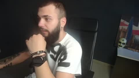 Snapshot of oscarwills chatting on July 8, 4:06 am OscarWills online show from July 8, 4:06 am