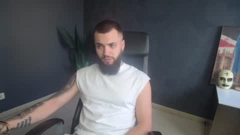 Snapshot of oscarwills chatting on July 12, 4:25 am OscarWills online show from July 12, 4:25 am