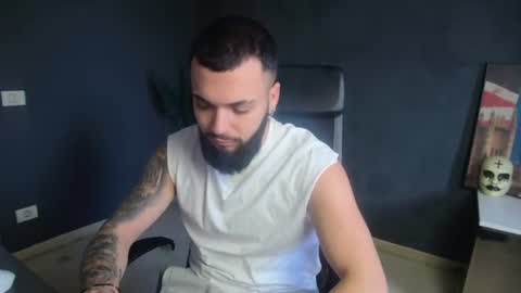 Snapshot of oscarwills chatting on July 25, 4:43 am OscarWills online show from July 25, 4:43 am