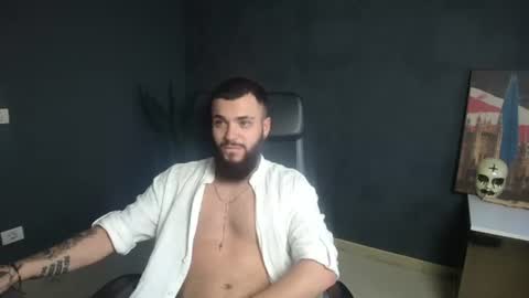 Snapshot of oscarwills chatting on July 28, 3:24 am OscarWills online show from July 28, 3:24 am