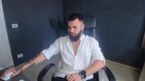 Snapshot of oscarwills chatting on July 28, 11:17 am OscarWills online show from July 28, 11:17 am