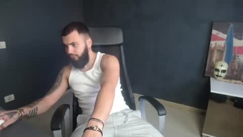 Snapshot of oscarwills chatting on July 30, 4:33 am OscarWills online show from July 30, 4:33 am