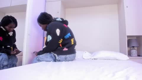 Snapshot of oshun_444 chatting on March 12, 12:11 pm oshun_444 online show from March 12, 12:11 pm