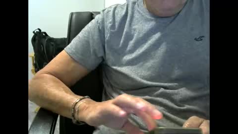 Ossi online show from December 4, 11:35 pm