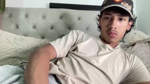 Snapshot of ostin_18hot chatting on April 17, 4:15 am ostin 18hot online show from April 17, 4:15 am