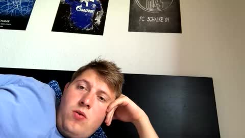 Snapshot of outflayd chatting on May 2, 12:10 pm outflayd online show from May 2, 12:10 pm