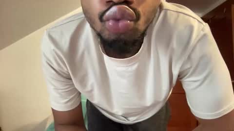 Snapshot of outofhisleague_ chatting on October 31, 3:35 pm outofhisleague_ online show from October 31, 3:35 pm