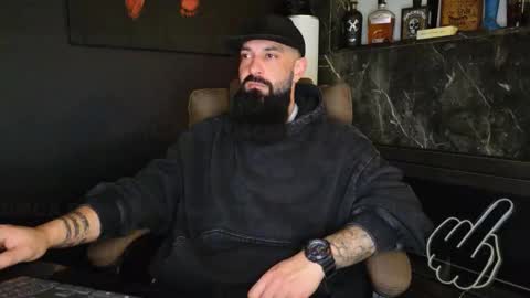 Snapshot of outofyourleague111 chatting on December 21, 5:03 am Lex online show from December 21, 5:03 am