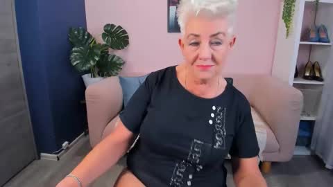 Snapshot of over50games chatting on September 20, 9:21 am Alla online show from September 20, 9:21 am