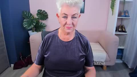 Snapshot of over50games chatting on September 23, 8:28 am Alla online show from September 23, 8:28 am