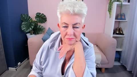 Snapshot of over50games chatting on September 29, 8:08 am Alla online show from September 29, 8:08 am