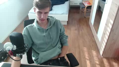 OverkneeBabe online show from November 15, 12:34 pm