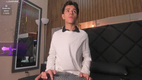 Snapshot of owen__johnson chatting on September 20, 11:55 am Owen Johnson online show from September 20, 11:55 am