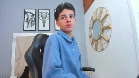 Snapshot of owen__johnson chatting on October 19, 11:33 am Owen Johnson online show from October 19, 11:33 am