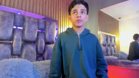 Snapshot of owen__johnson chatting on February 15, 12:03 pm Owen Johnson online show from February 15, 12:03 pm