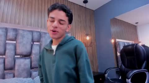 Snapshot of owen__johnson chatting on February 23, 11:51 am Owen Johnson online show from February 23, 11:51 am