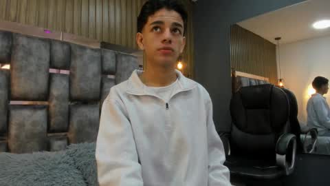 Snapshot of owen__johnson chatting on February 25, 12:15 pm Owen Johnson online show from February 25, 12:15 pm