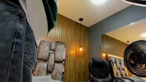 Snapshot of owen__johnson chatting on February 28, 11:55 am Owen Johnson online show from February 28, 11:55 am