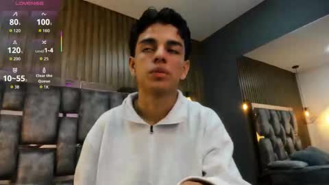 Snapshot of owen__johnson chatting on March 8, 12:31 pm Owen Johnson online show from March 8, 12:31 pm