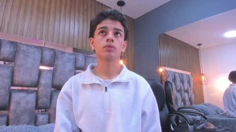 Snapshot of owen__johnson chatting on April 1, 11:33 am Owen Johnson online show from April 1, 11:33 am