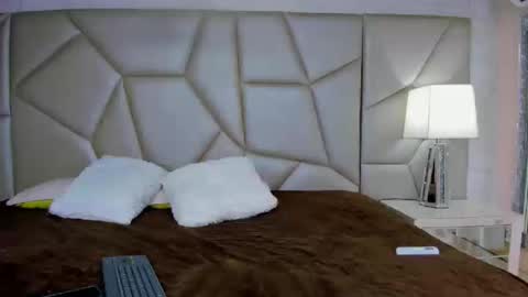owen_stone1 online show from May 20, 11:55 pm