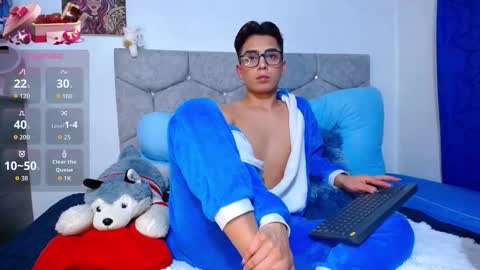 Owen  Independent model  online show from February 19, 7:04 am