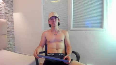 Snapshot of owenn_17 chatting on October 2, 5:36 am owwn online show from October 2, 5:36 am