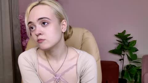 Oxcy online show from March 26, 5:46 am