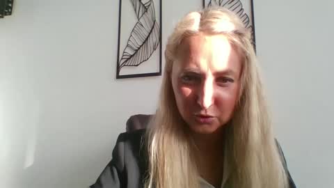 Snapshot of oxifoxi chatting on October 7, 6:32 am oxifoxi online show from October 7, 6:32 am