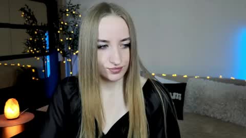 Snapshot of oxy_foxie chatting on May 20, 6:36 pm Oxy Foxie online show from May 20, 6:36 pm