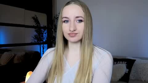 Snapshot of oxy_foxie chatting on May 23, 6:23 pm Oxy Foxie online show from May 23, 6:23 pm