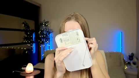 Snapshot of oxy_foxie chatting on June 5, 11:32 pm Oxy Foxie online show from June 5, 11:32 pm