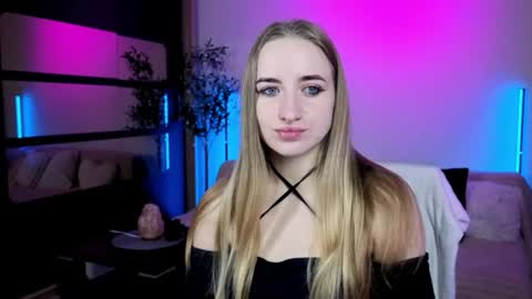 Snapshot of oxy_foxie chatting on June 11, 2:00 am Oxy Foxie online show from June 11, 2:00 am