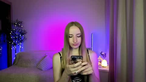 Snapshot of oxy_foxie chatting on June 29, 8:20 pm Oxy Foxie online show from June 29, 8:20 pm