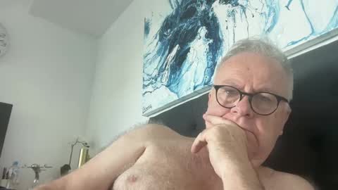 Snapshot of ozhairybearxxxx chatting on January 5, 1:13 am ozhairybearxxxx online show from January 5, 1:13 am