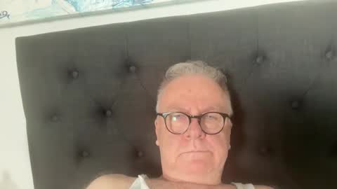 Snapshot of ozhairybearxxxx chatting on January 7, 4:18 am ozhairybearxxxx online show from January 7, 4:18 am