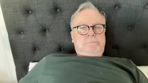 Snapshot of ozhairybearxxxx chatting on September 15, 4:12 am ozhairybearxxxx online show from September 15, 4:12 am