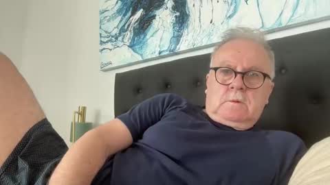 Snapshot of ozhairybearxxxx chatting on February 15, 1:02 am ozhairybearxxxx online show from February 15, 1:02 am