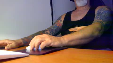 Snapshot of ozzyrickster chatting on February 4, 10:21 am Oi Oi Oi online show from February 4, 10:21 am