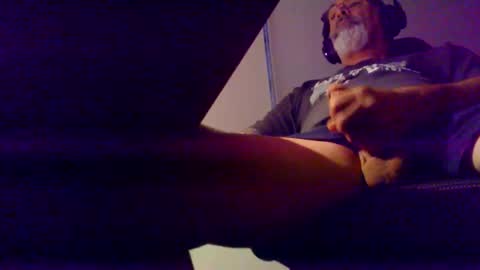Snapshot of ozzyrickster chatting on February 18, 9:32 am Oi Oi Oi online show from February 18, 9:32 am